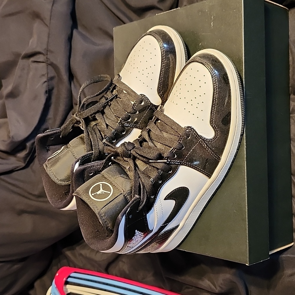 Jordan 1 Mid
